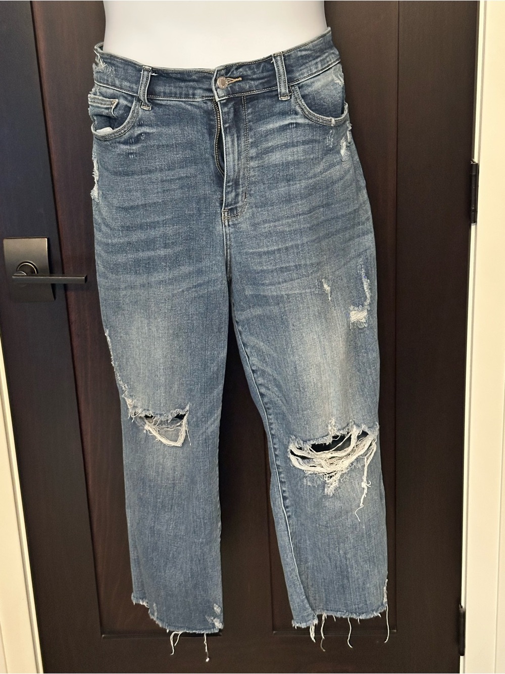 Judy Blue Distressed Cropped Jeans in Medium Blue